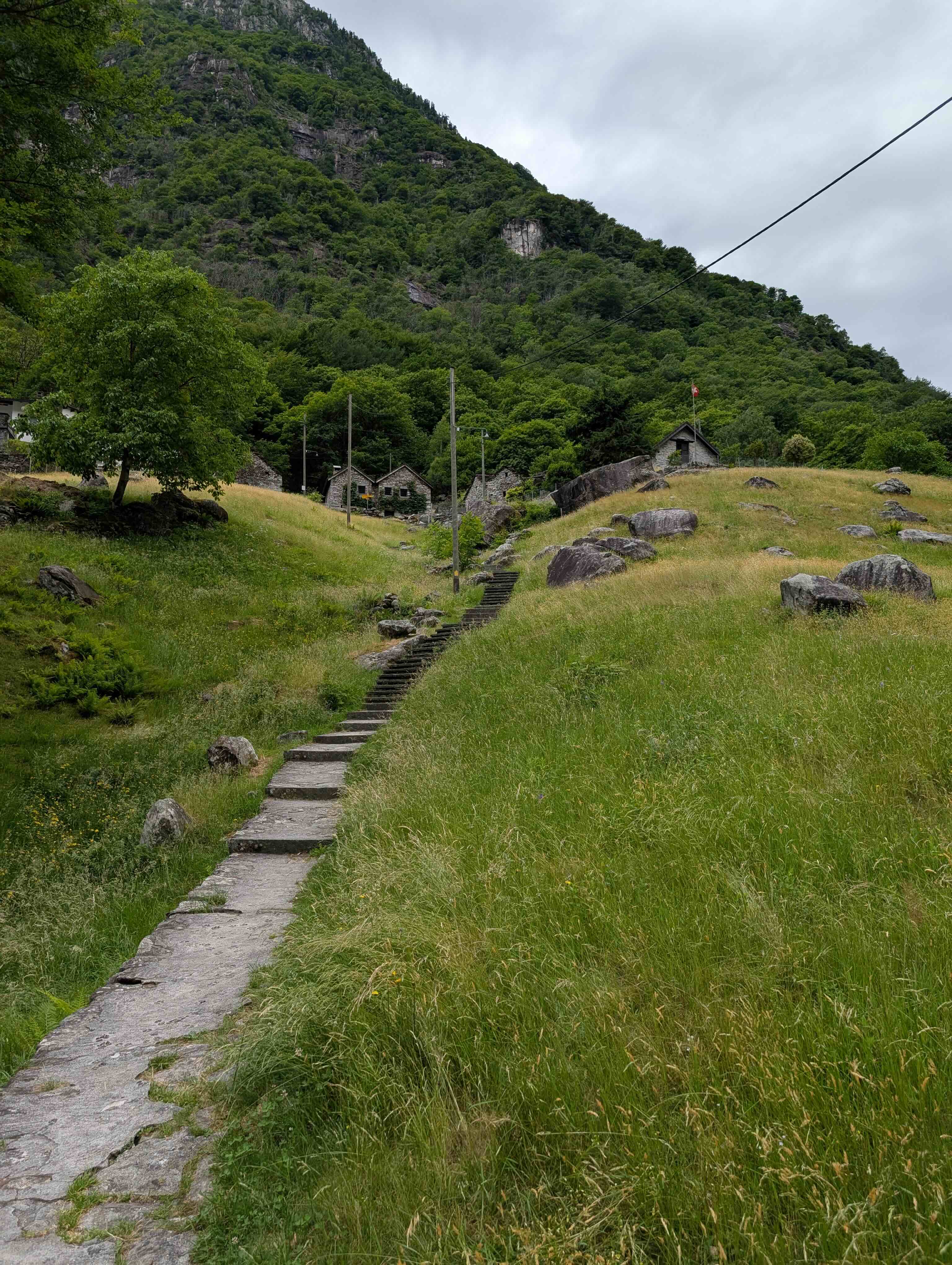 Weg vor Lavertezzo