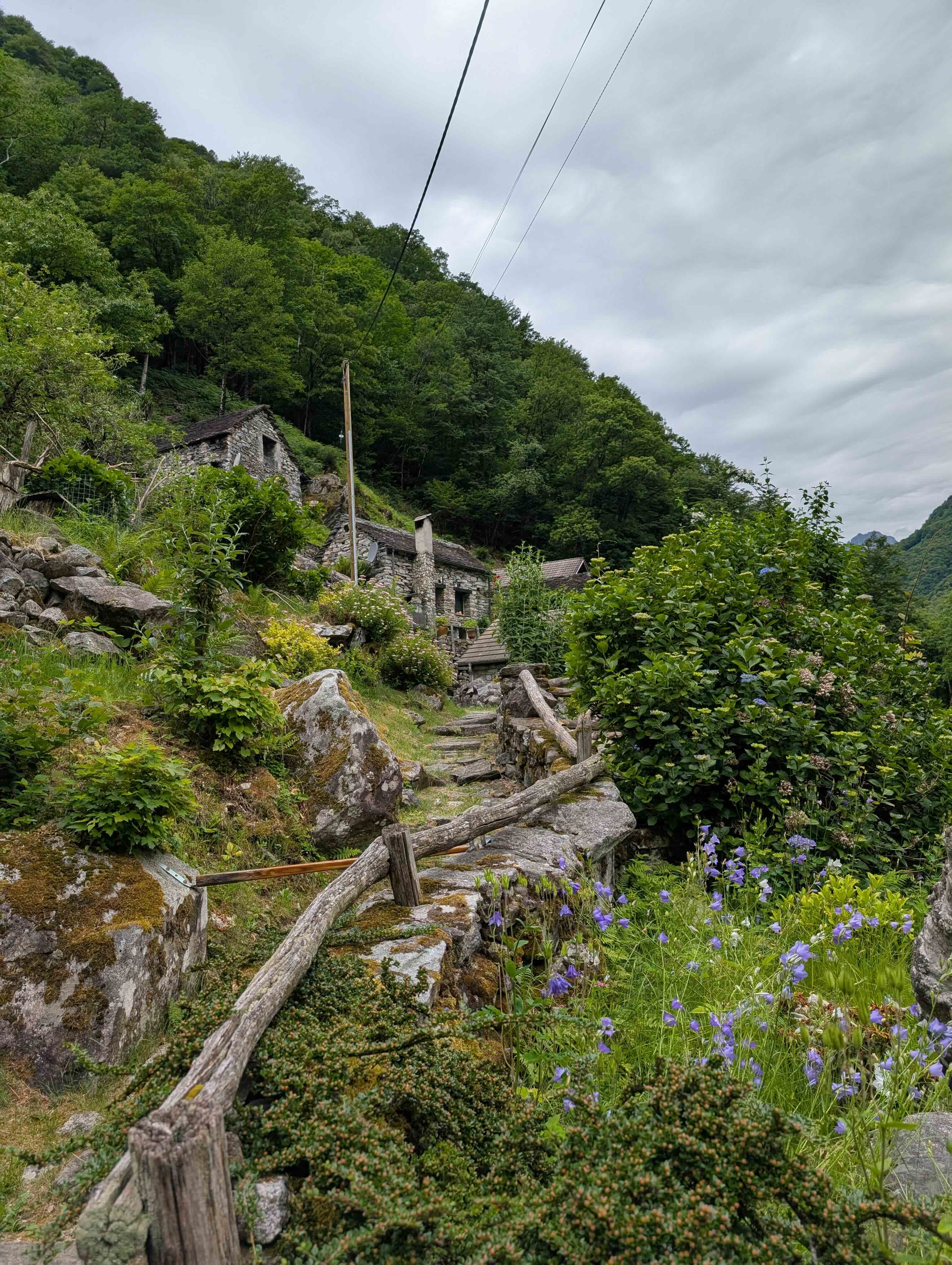 Steinhäuser bei Lavertezzo