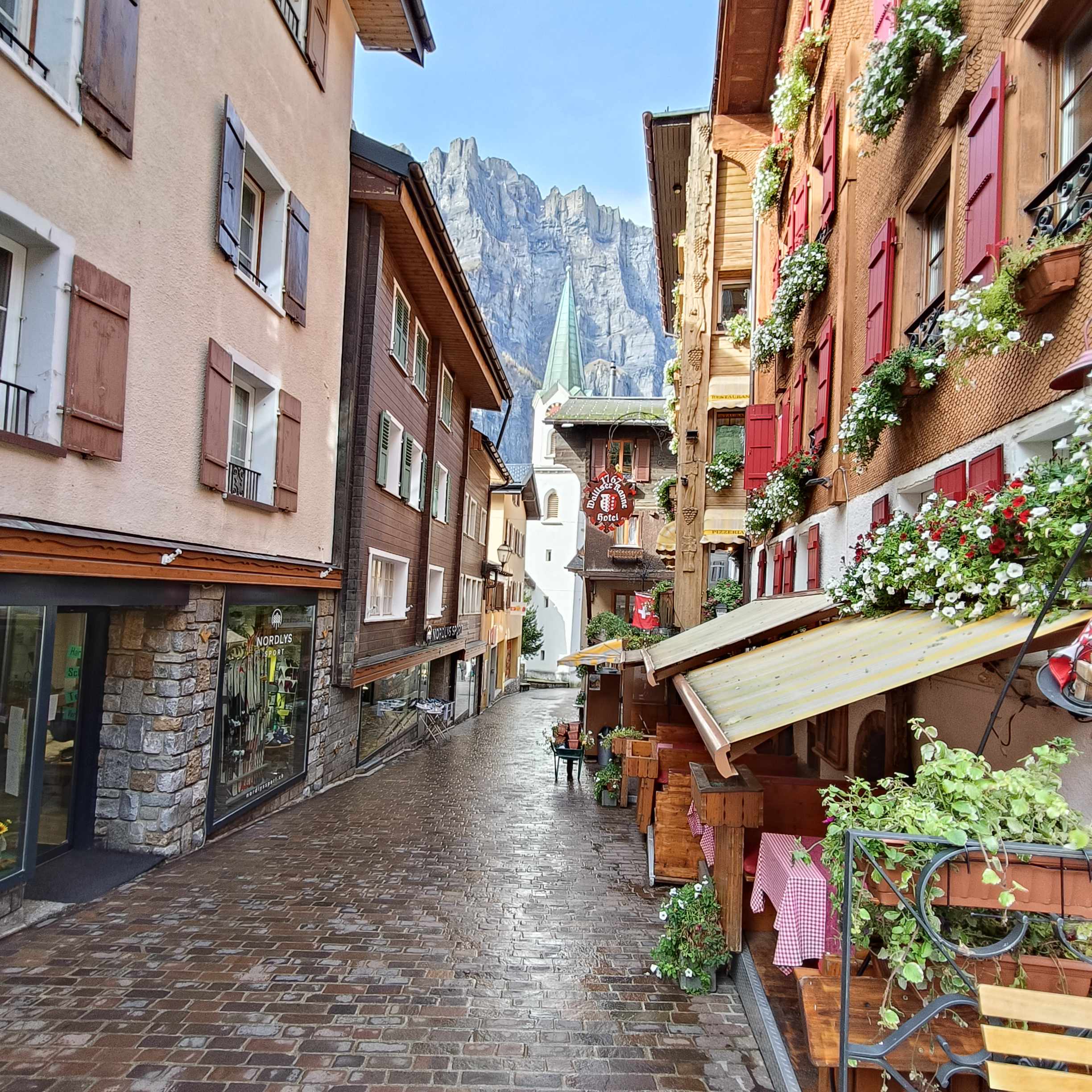 Leukerbad- Dorf Gasse